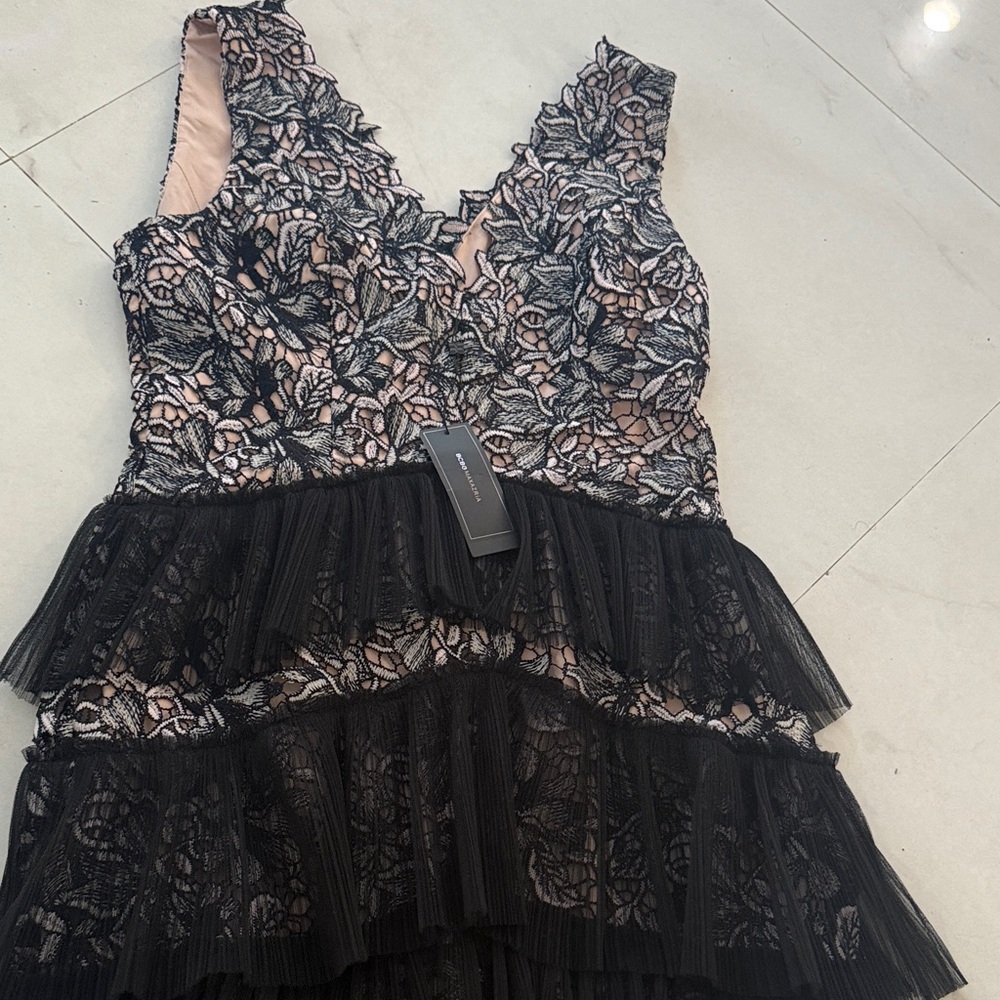 BCBGMaxAzria Black and Cream Lace Midi Dress😍